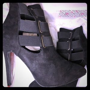 Liliana black booties